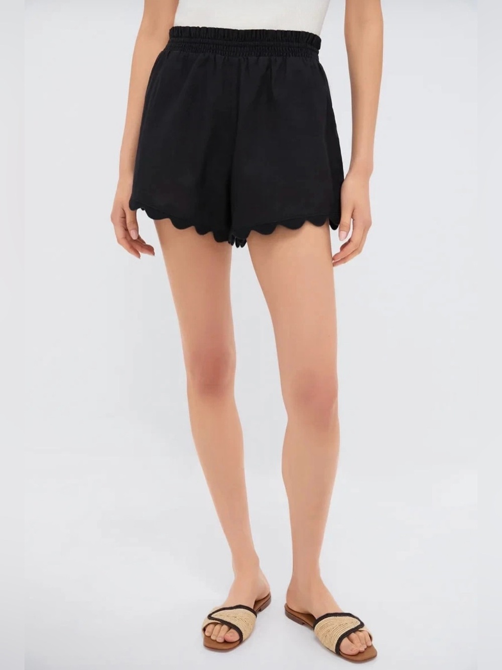 Tuckernuck Ava linen Black Scallop-Hem Shorts